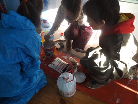 Integrantes trabajando con colafria